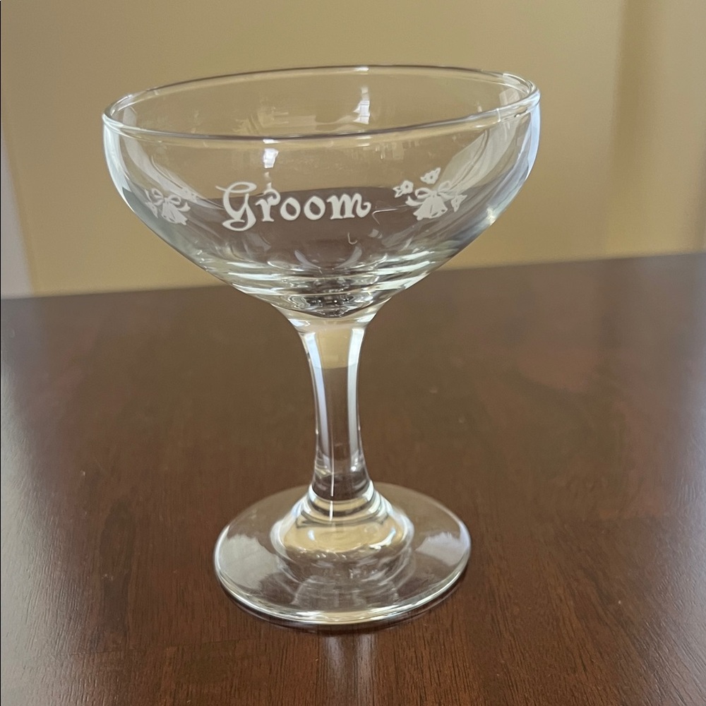 Set of Engraved Glass Champagne Coupes - Picture 6 of 6